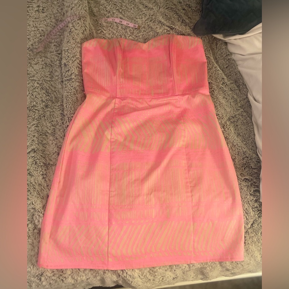 H&M- Sexy Pink strapless dress so pretty for spring and summer zips up the back! - Picture 5 of 9